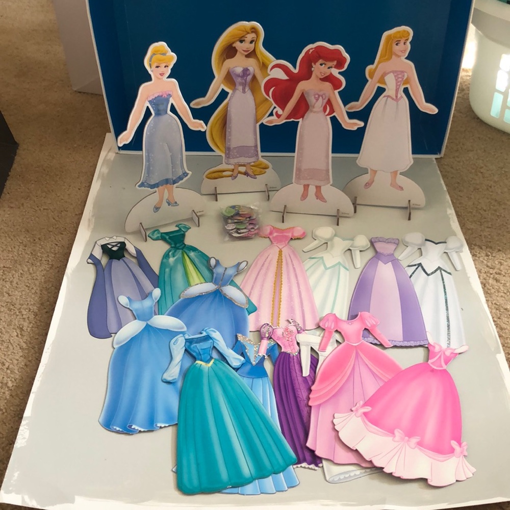Disney princess magnetic dolls- Melissa and Doug